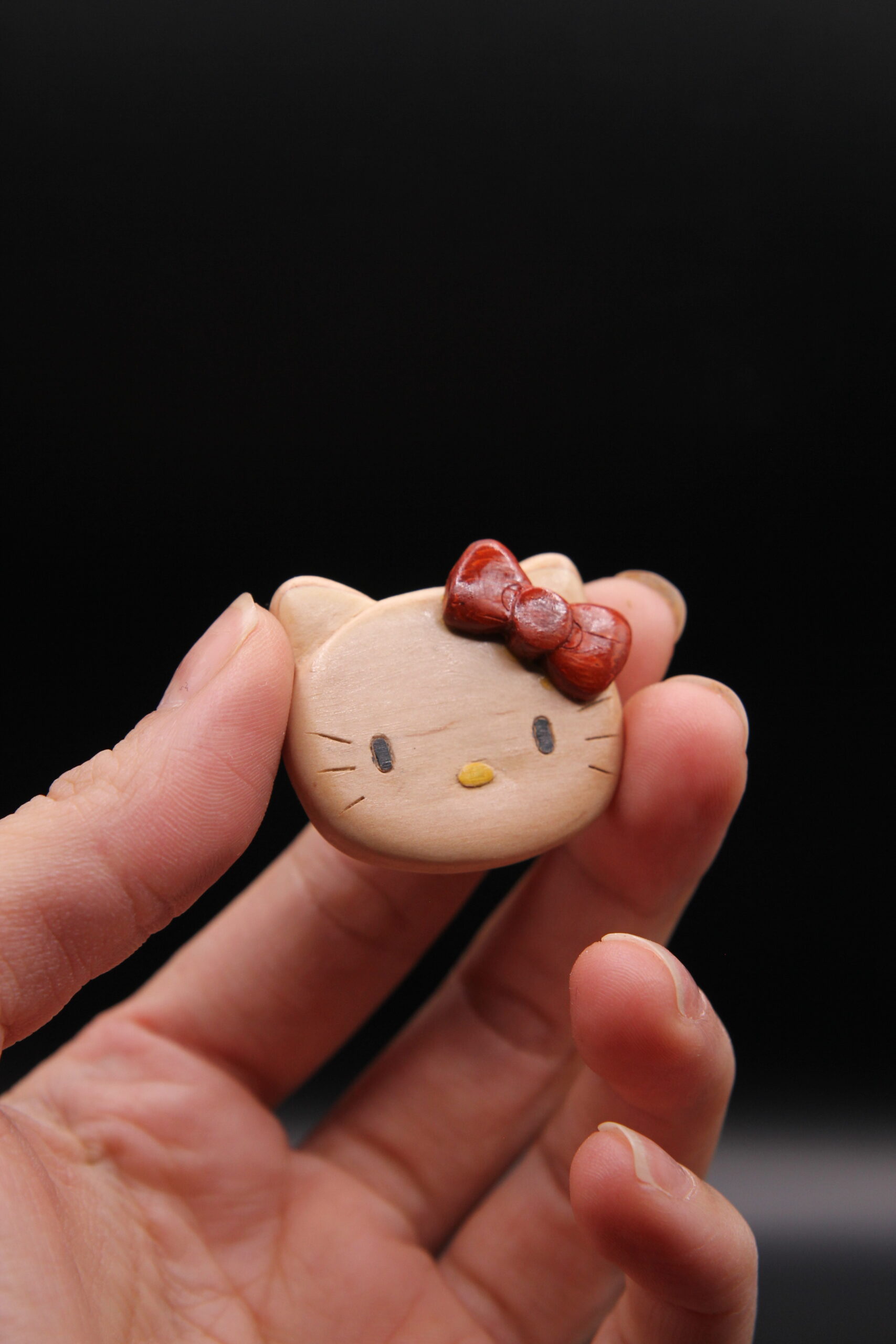 Hello Kitty Pin / Pendant